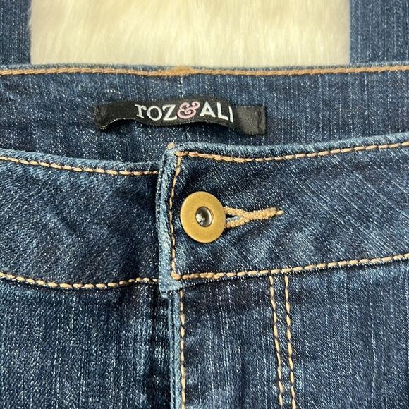 Roz & Ali Slim Bootcut Jeans - Picture 2 of 6